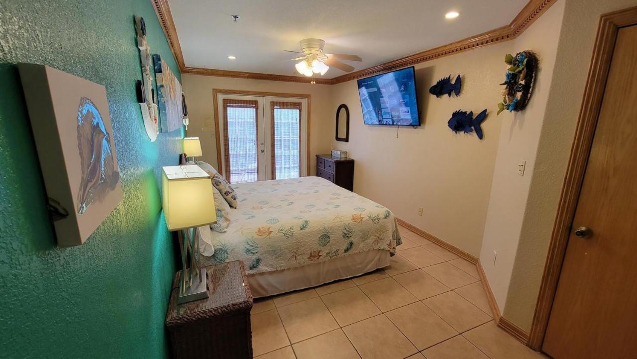 Cozy 2 Bedroom With Big Pool - Campeche Triplex Unit C Home South Padre Island Dış mekan fotoğraf
