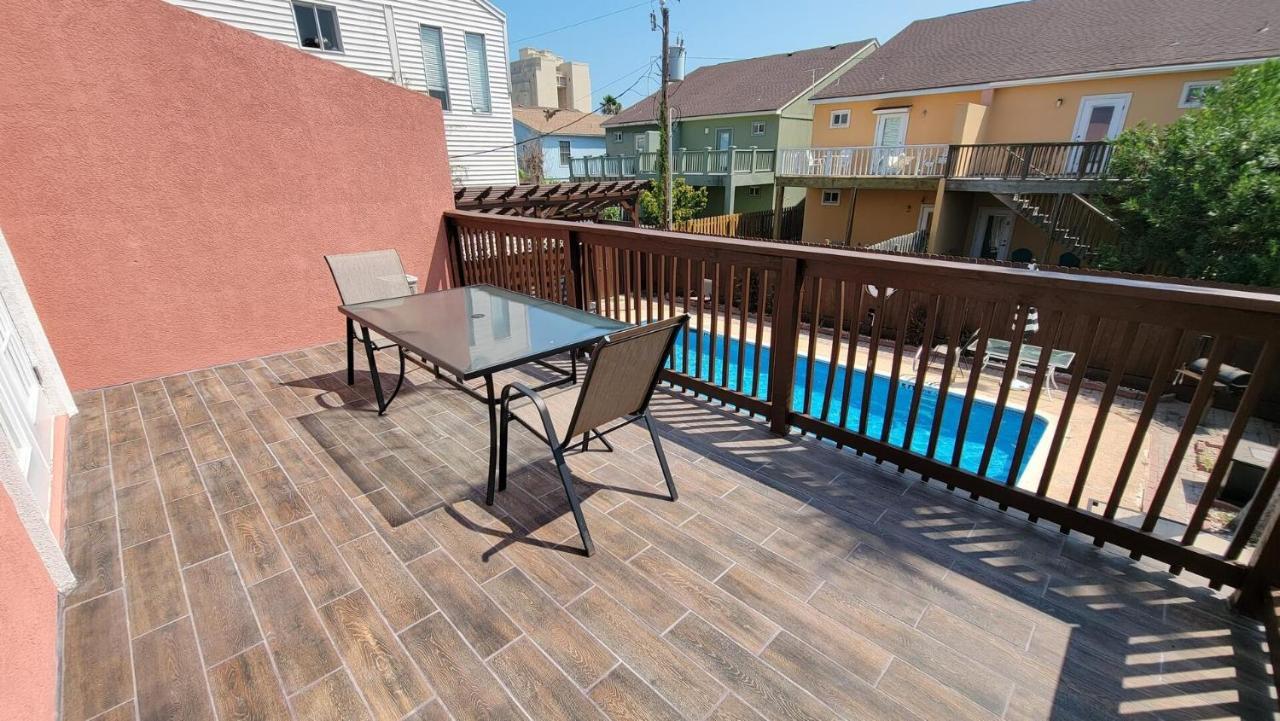 Cozy 2 Bedroom With Big Pool - Campeche Triplex Unit C Home South Padre Island Dış mekan fotoğraf